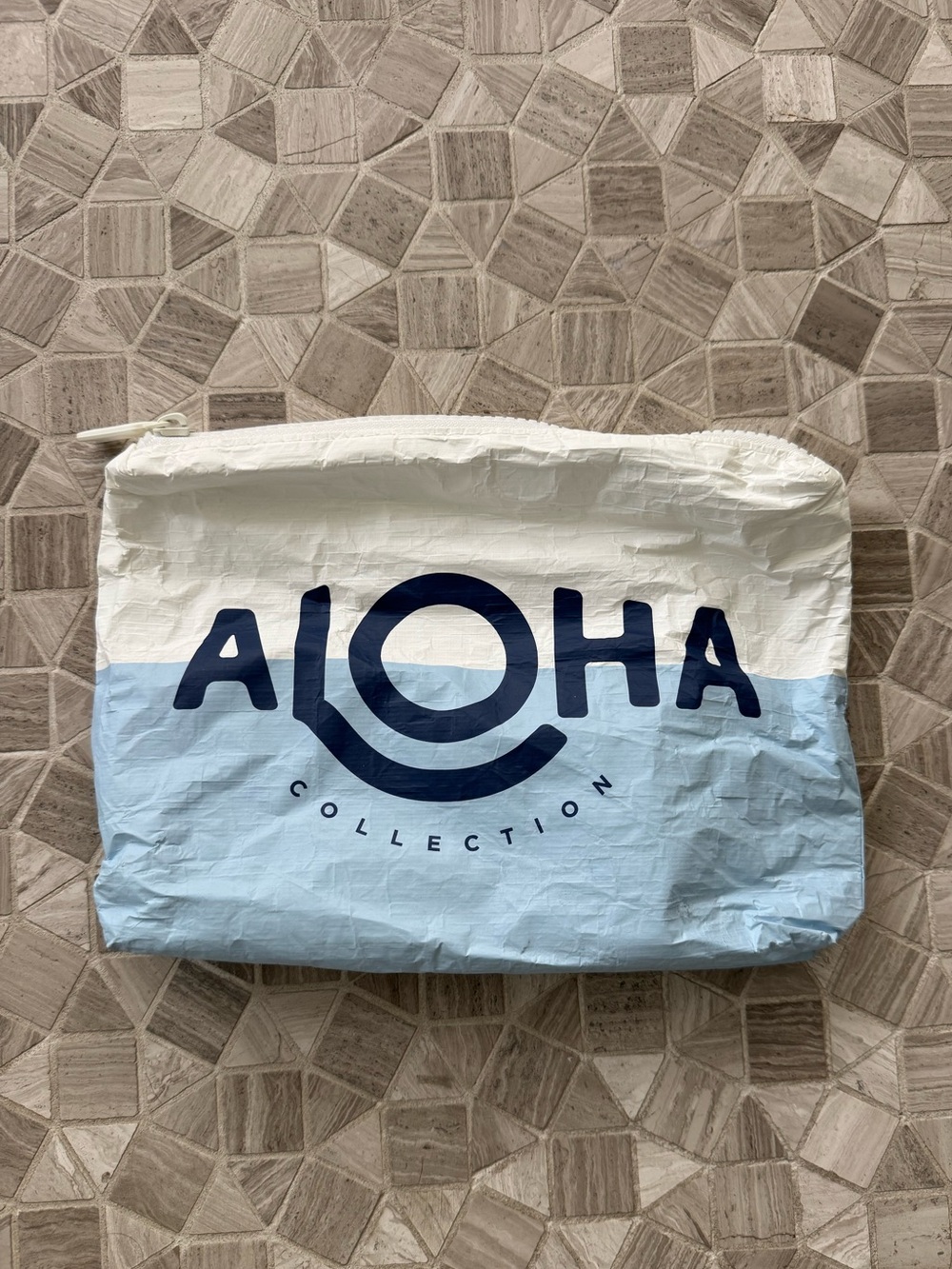 ALOHA White & Light Blue Aloha Collection Cosmetic Pouch.